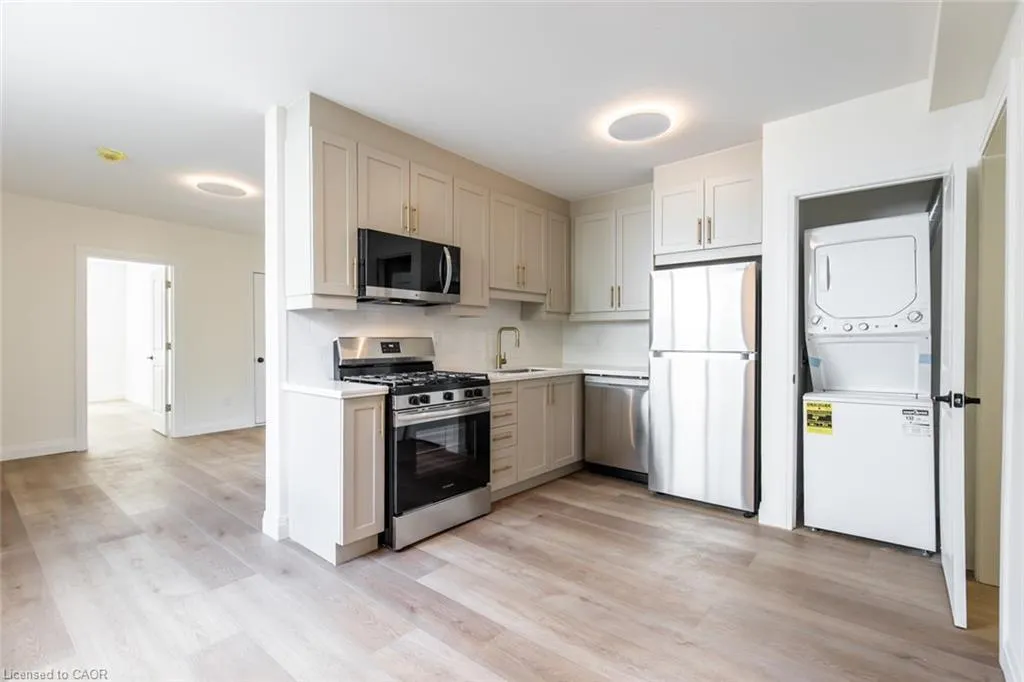 92 Pearl Street S