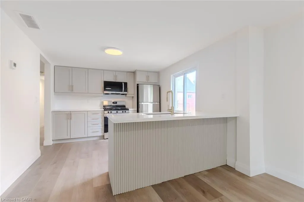 92 Pearl Street S