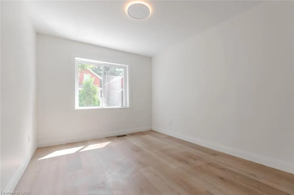 92 Pearl Street S