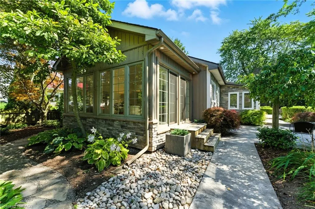 58 Lakeview Avenue