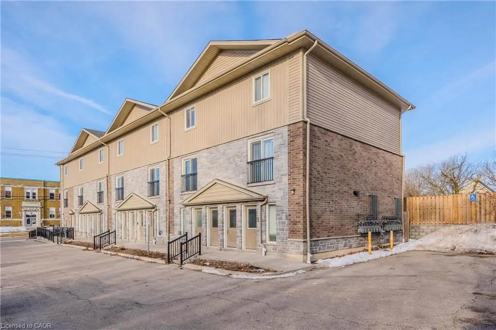 122 Courtland Avenue E, #11