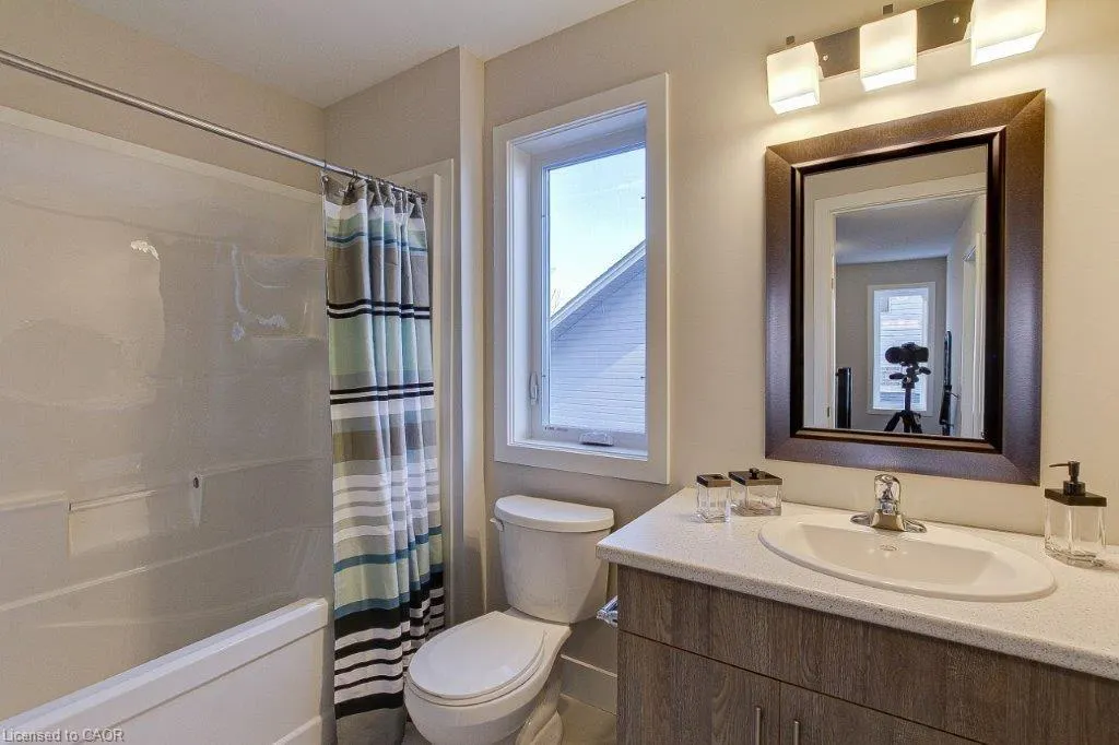 2258 Southport Crescent