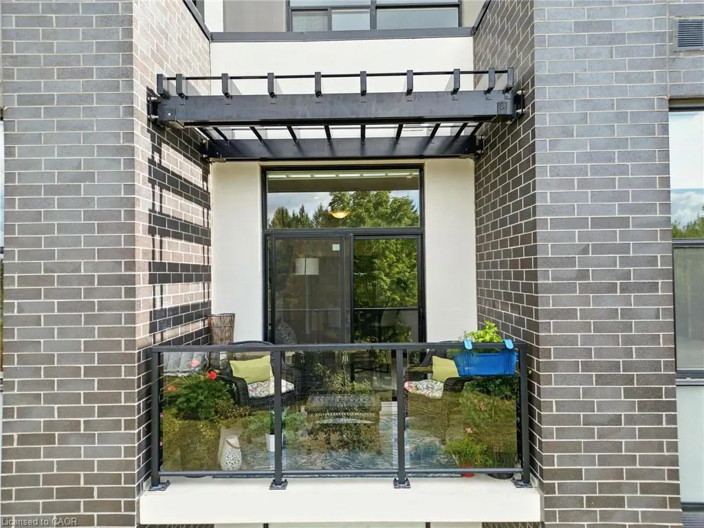 1880 Gordon Street, #207