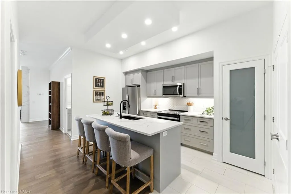 1880 Gordon Street, #207