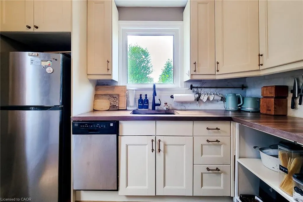 345 Hawkridge Avenue, #Main floor