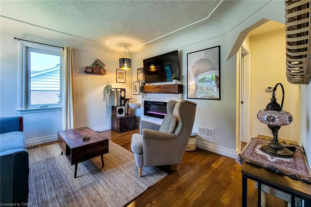 345 Hawkridge Avenue, #Main floor