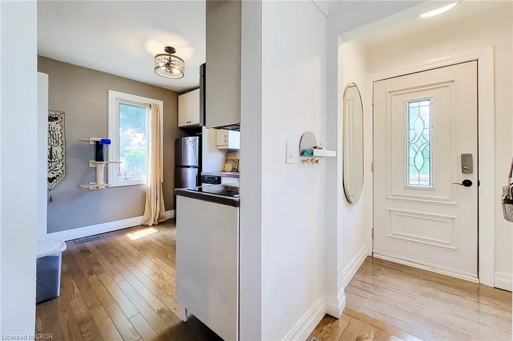 345 Hawkridge Avenue, #Main floor