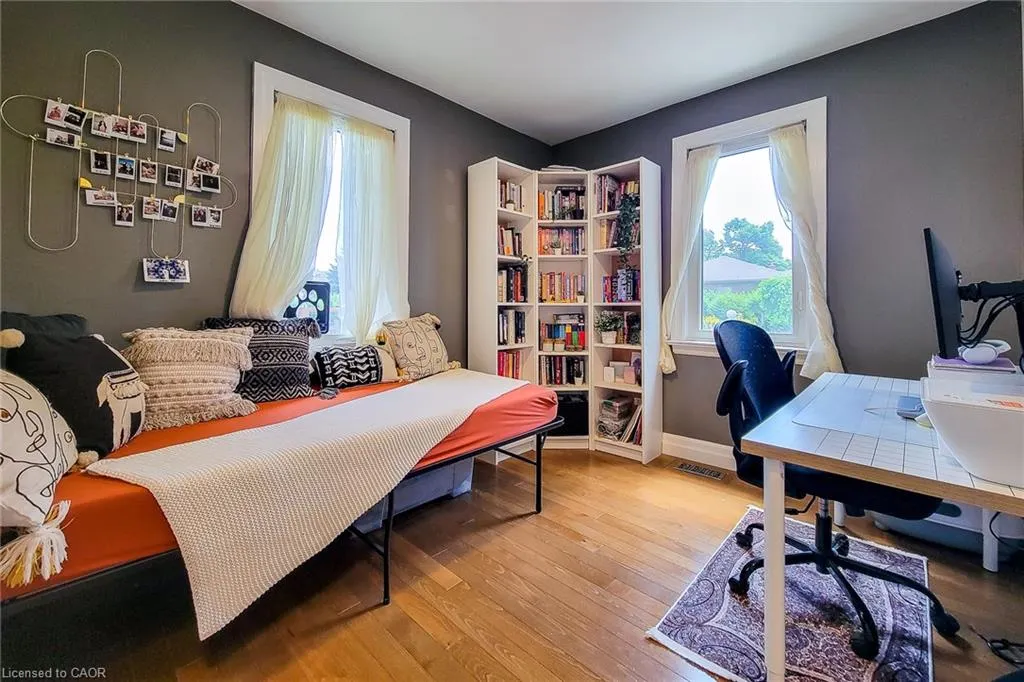 345 Hawkridge Avenue, #Main floor