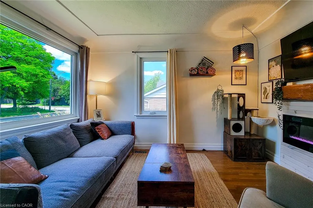 345 Hawkridge Avenue, #Main floor