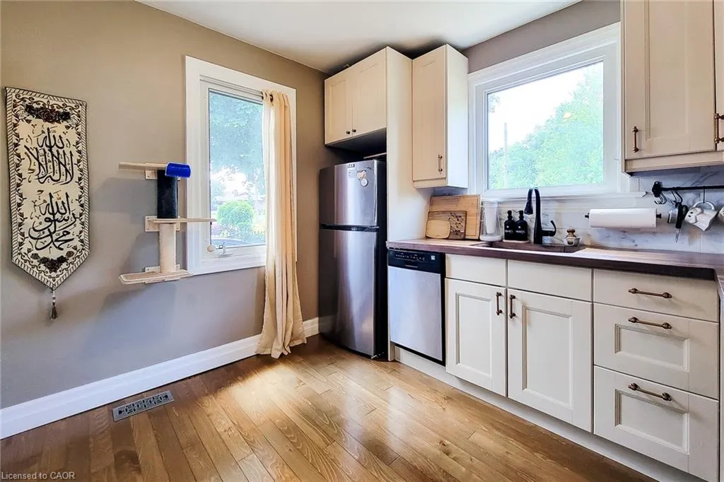 345 Hawkridge Avenue, #Main floor
