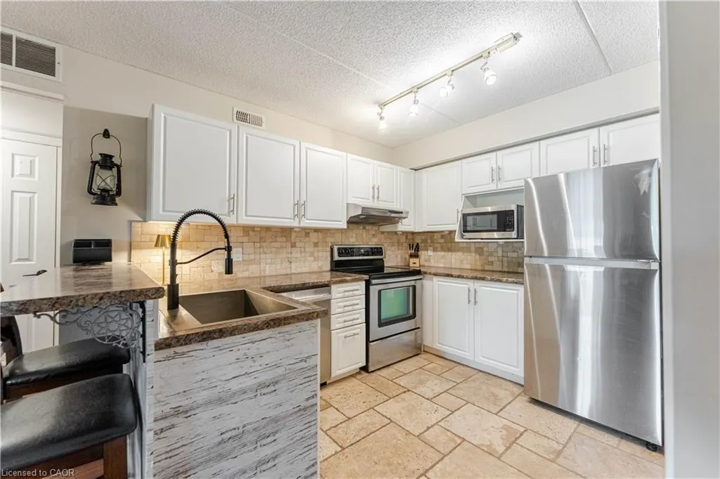 2020 Cleaver Avenue, #207