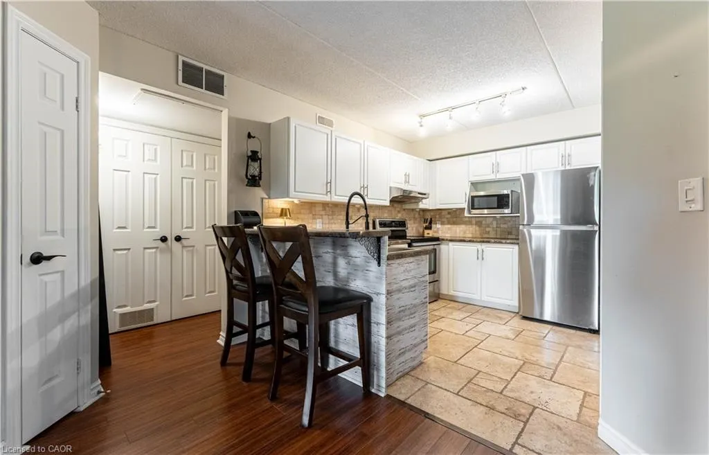 2020 Cleaver Avenue, #207