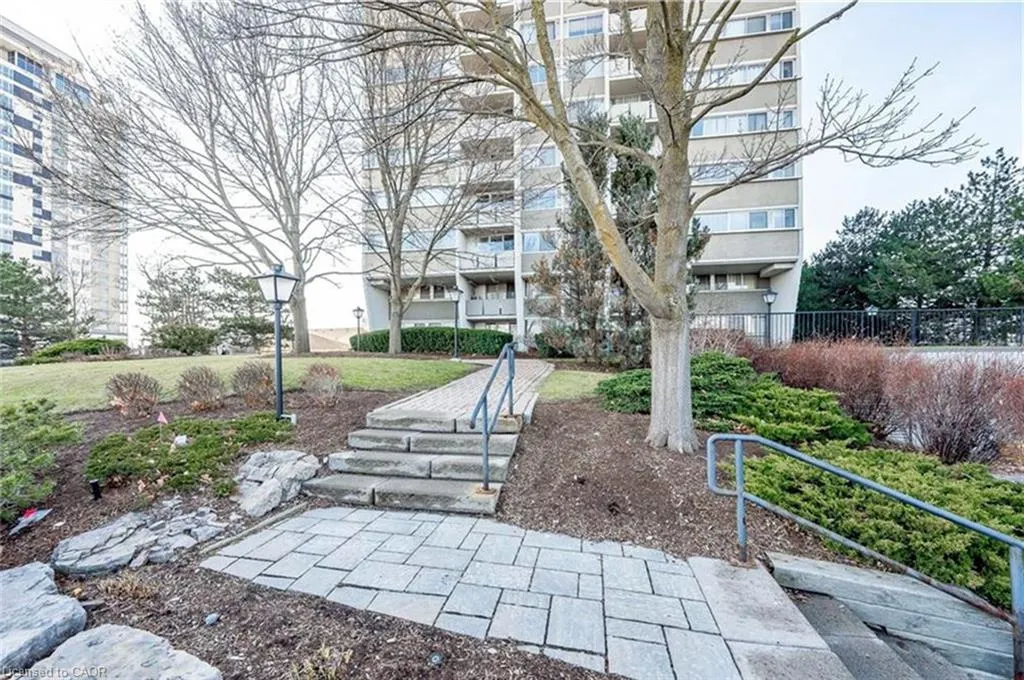 375 King Street N, #903