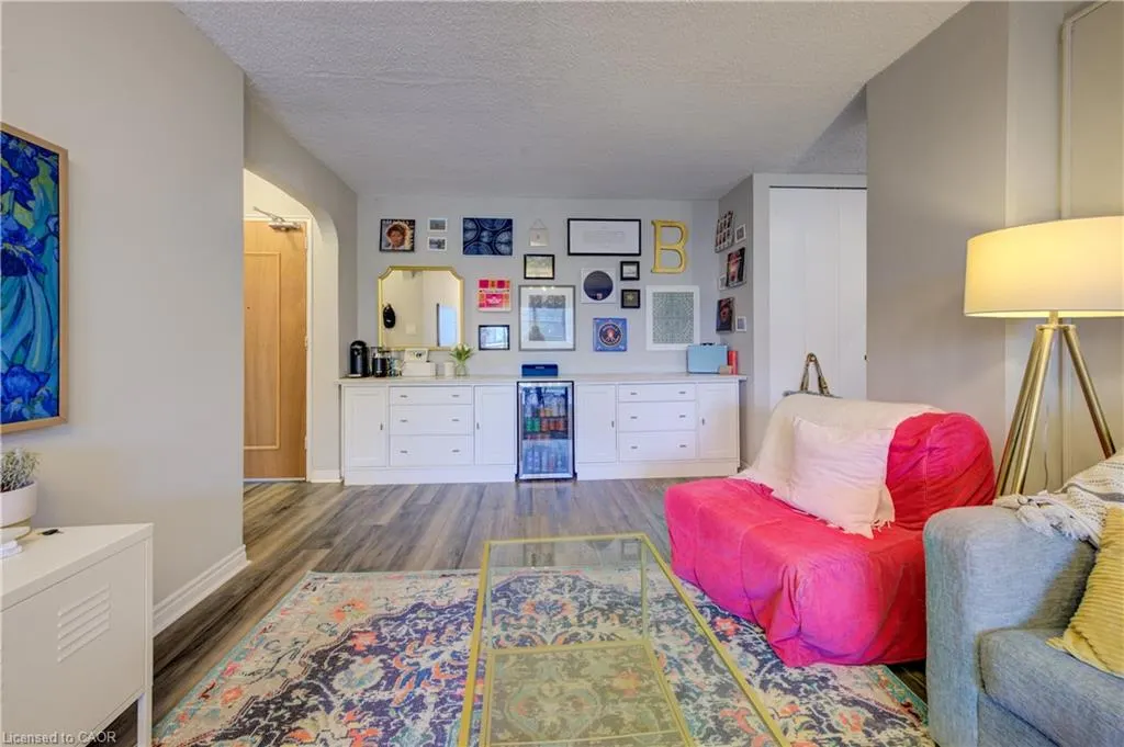 45 Westmount Road N, #302
