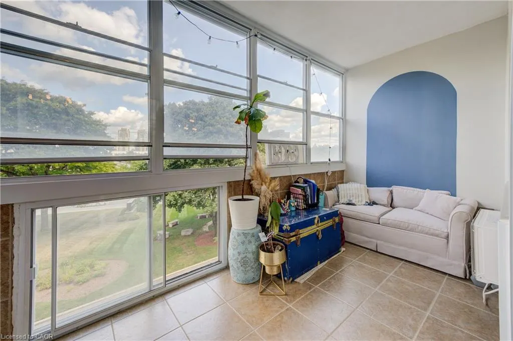 45 Westmount Road N, #302