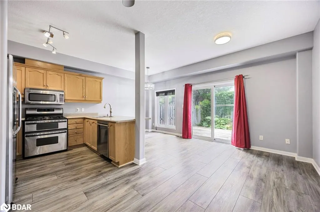 488 Yonge Street Street, #12