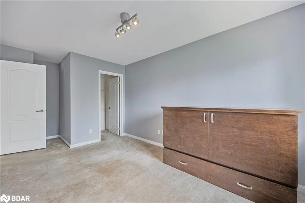 488 Yonge Street Street, #12