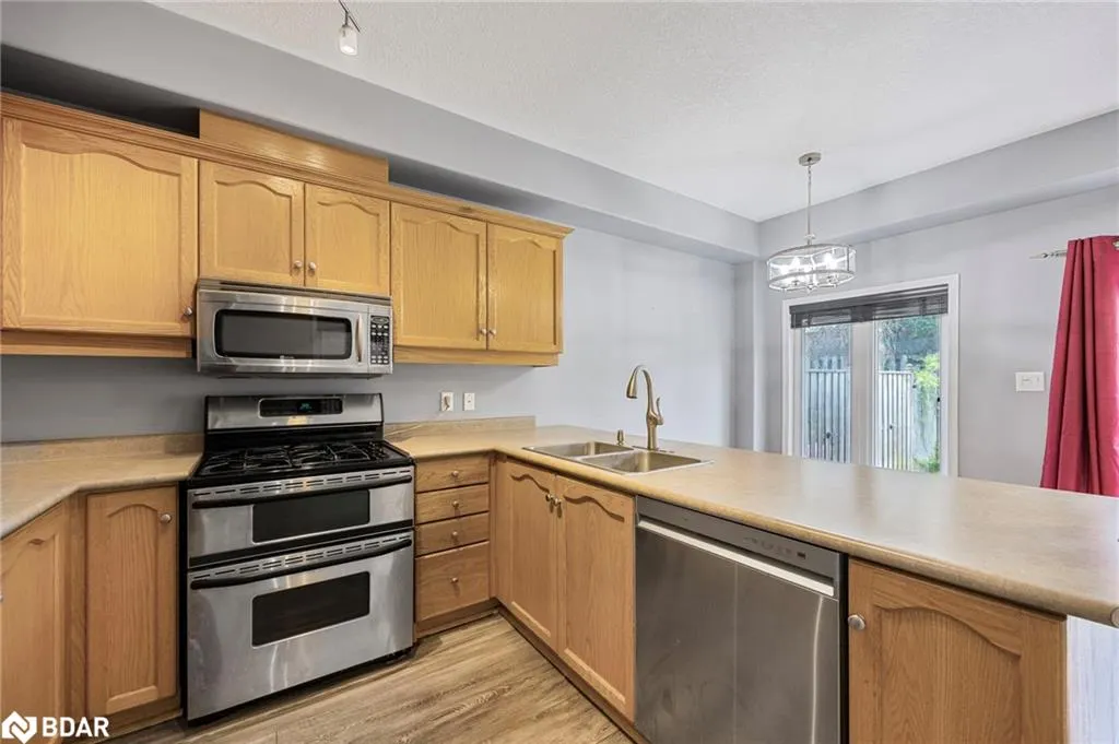488 Yonge Street Street, #12