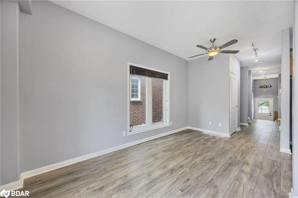 488 Yonge Street Street, #12
