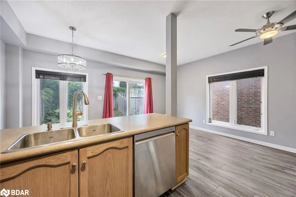 488 Yonge Street Street, #12