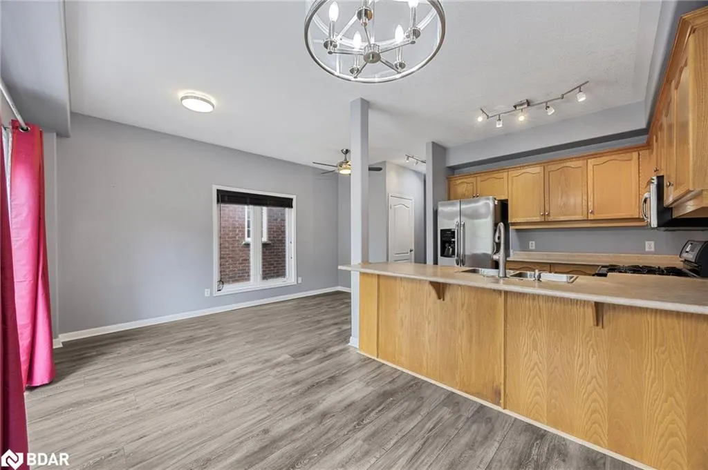 488 Yonge Street Street, #12