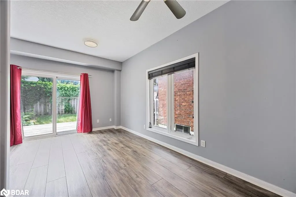 488 Yonge Street Street, #12