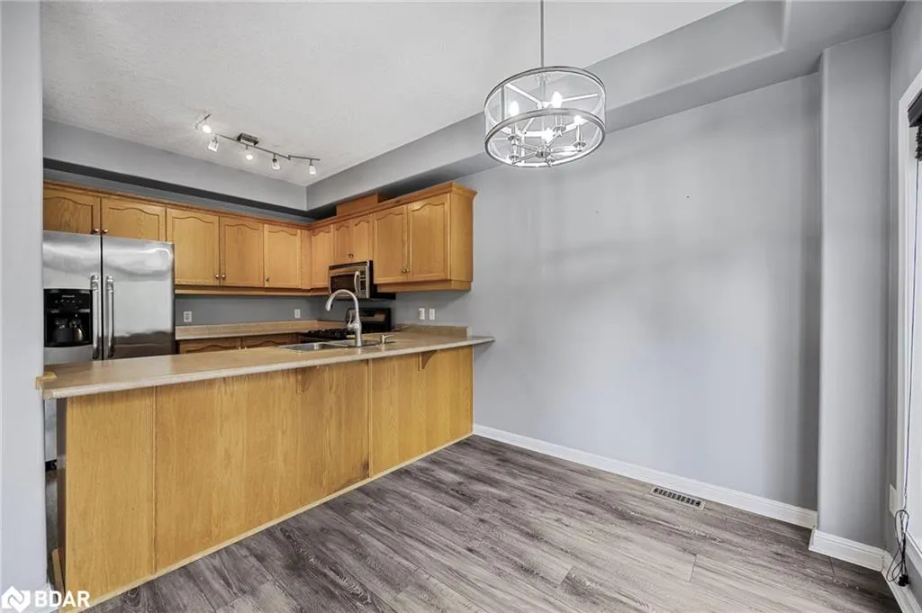 488 Yonge Street Street, #12