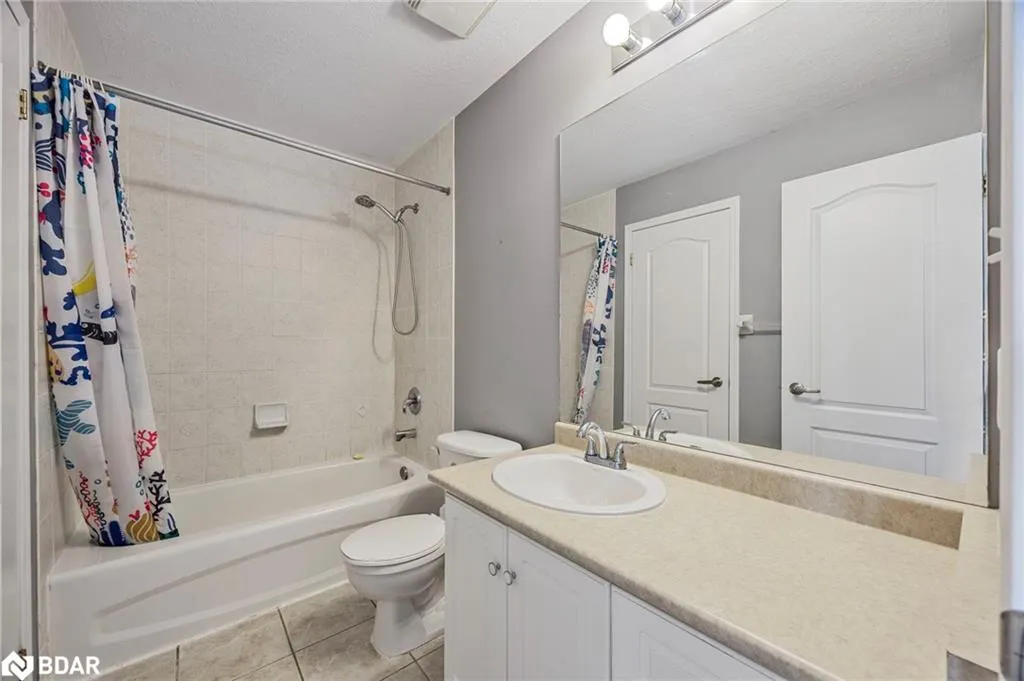 488 Yonge Street Street, #12