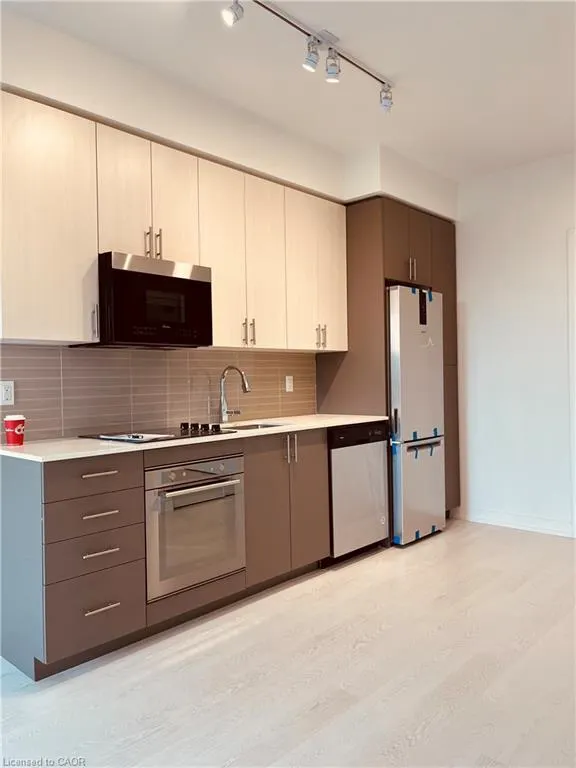 415 Main Street W, #710