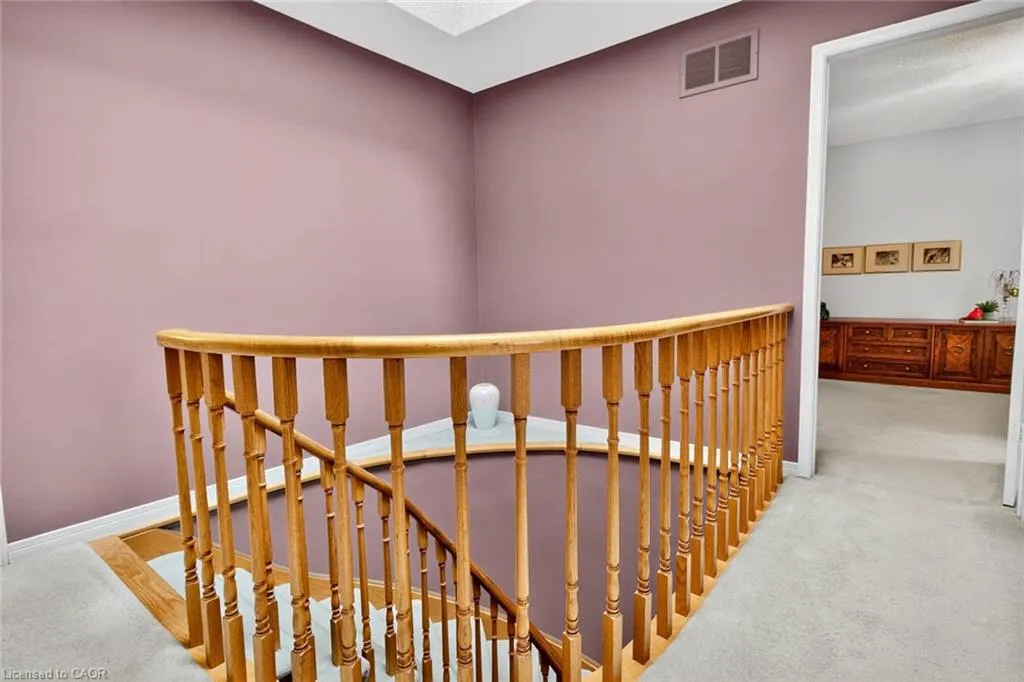 1084 Grandeur Crescent