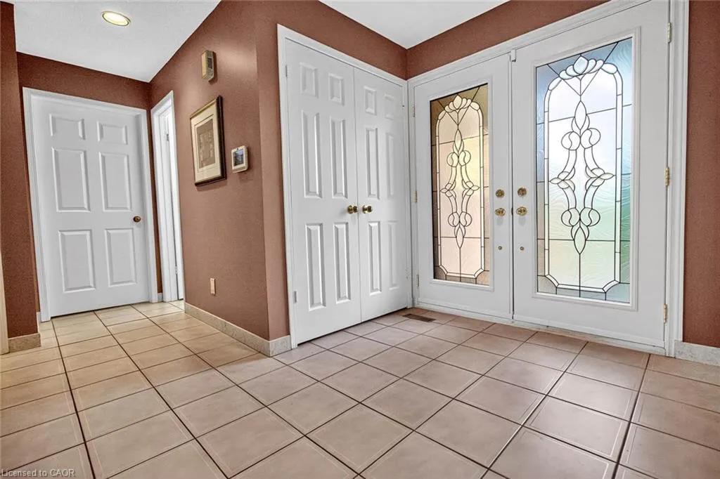 1084 Grandeur Crescent