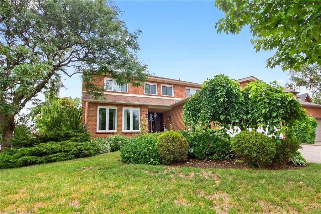 1084 Grandeur Crescent
