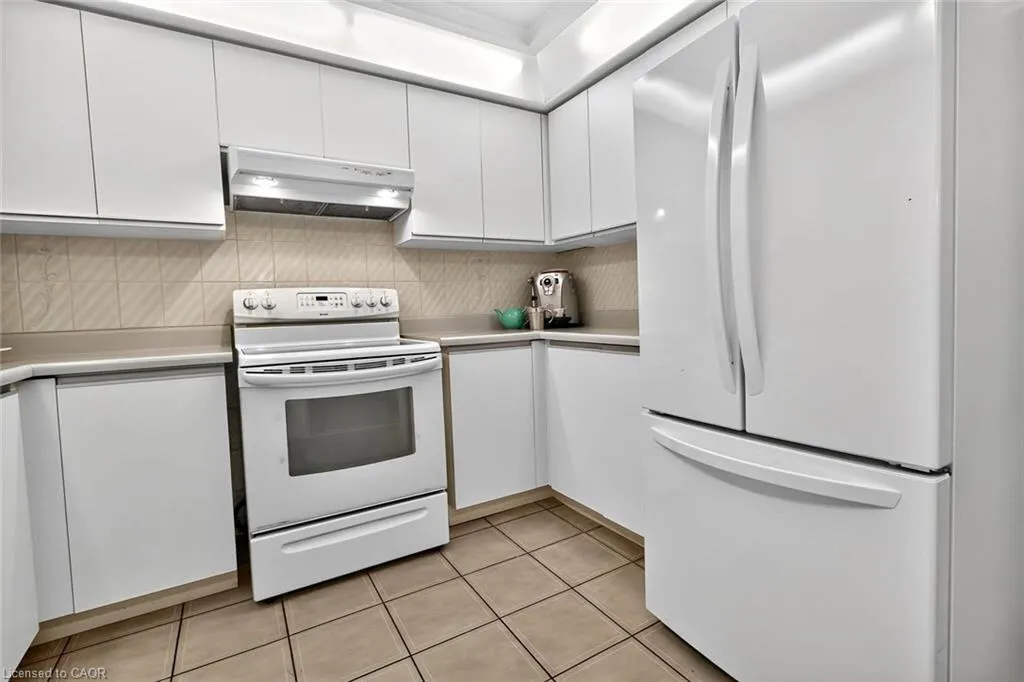 1084 Grandeur Crescent