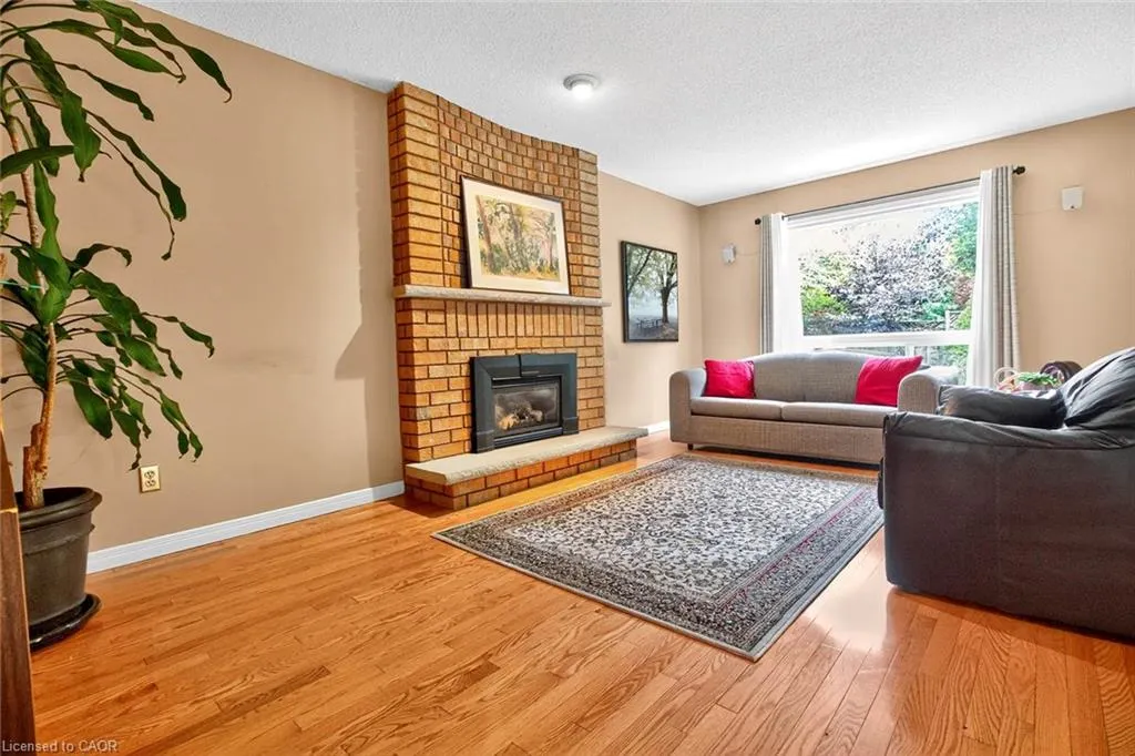 1084 Grandeur Crescent