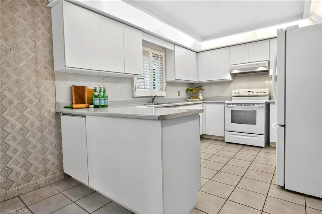 1084 Grandeur Crescent