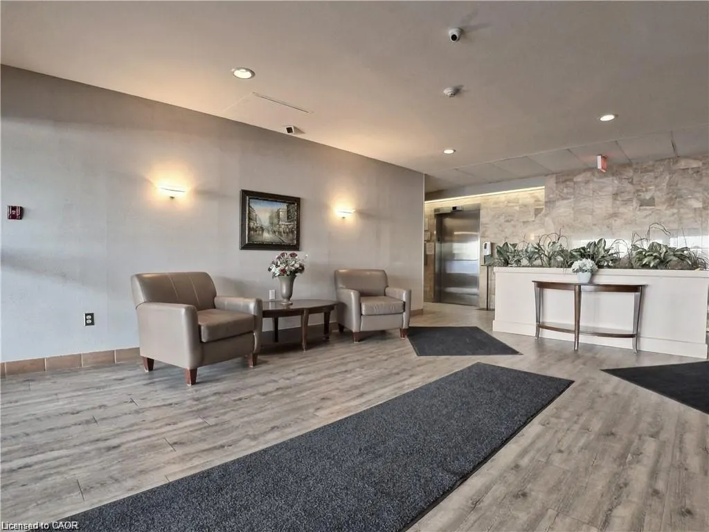 3227 King Street E, #1011