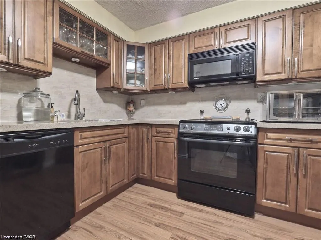 3227 King Street E, #1011