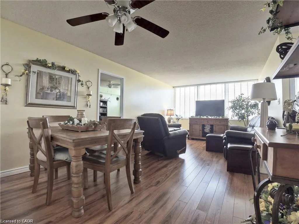 3227 King Street E, #1011