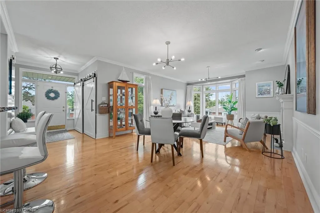 341 George Street N, #4