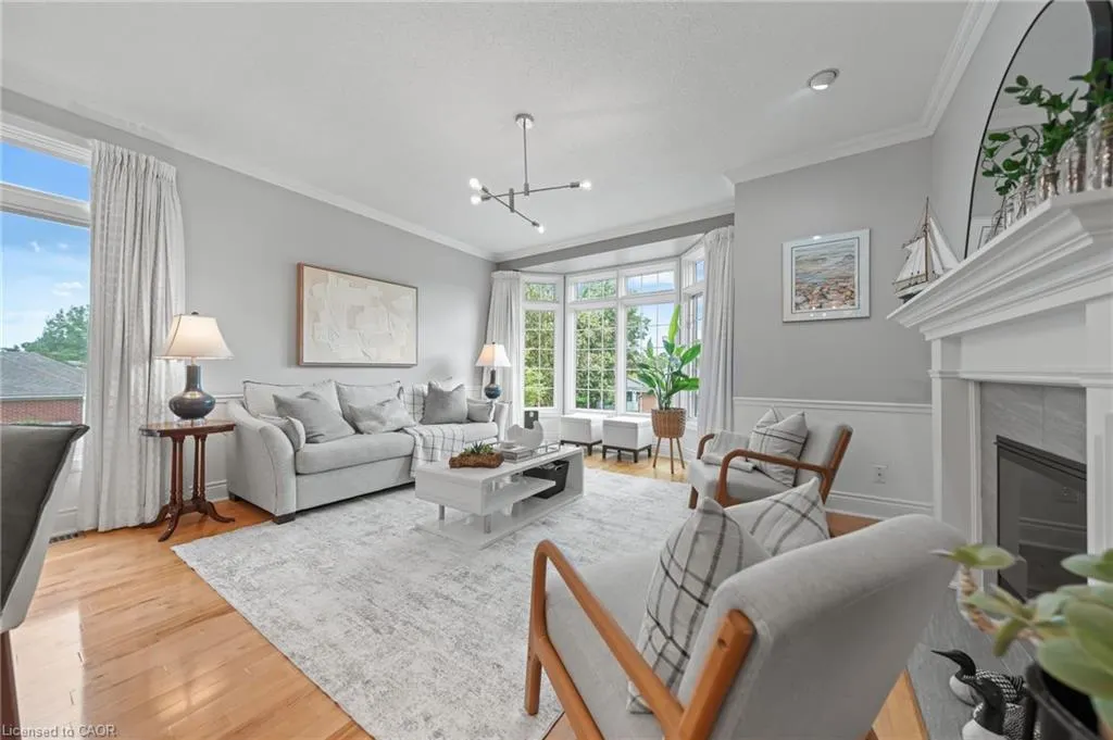 341 George Street N, #4