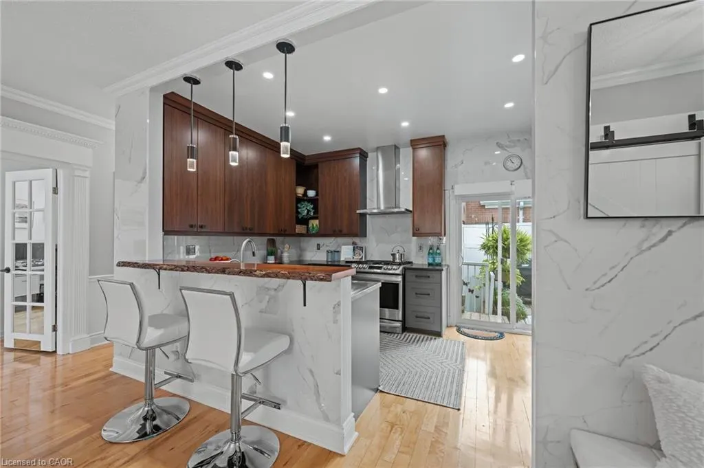 341 George Street N, #4