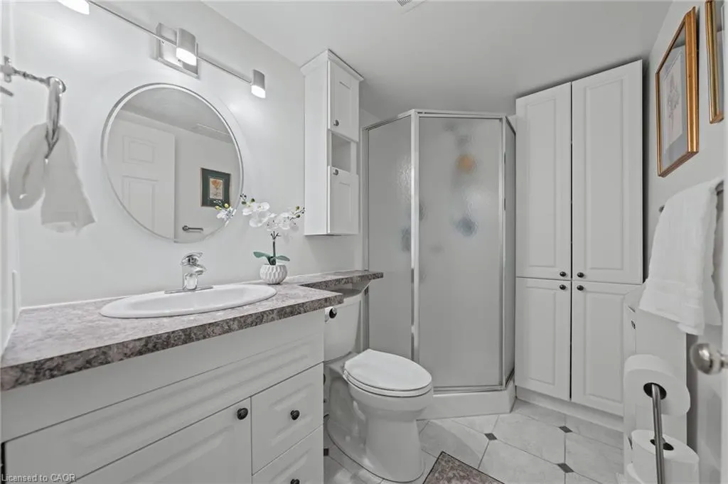 341 George Street N, #4