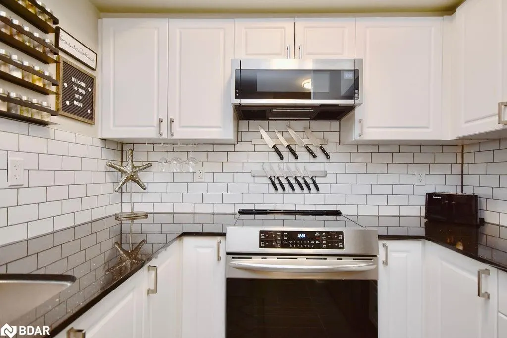 299 Cundles Road E, #208