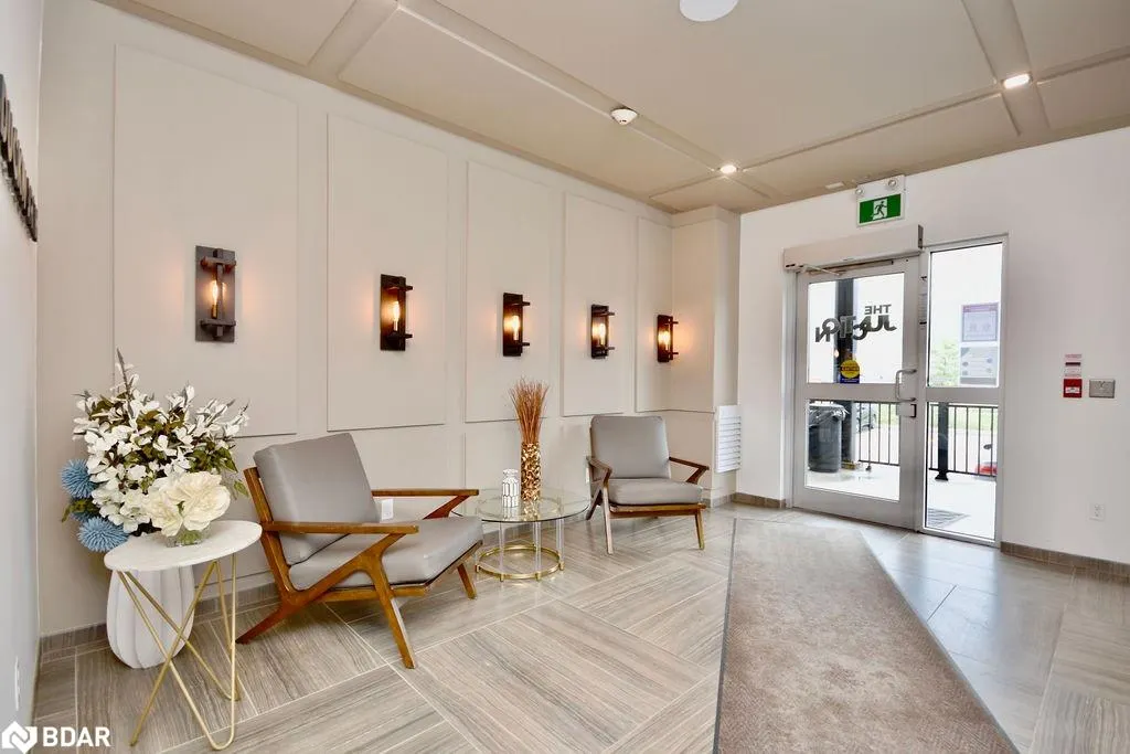 299 Cundles Road E, #208