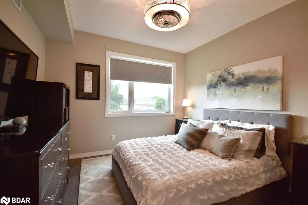 299 Cundles Road E, #208