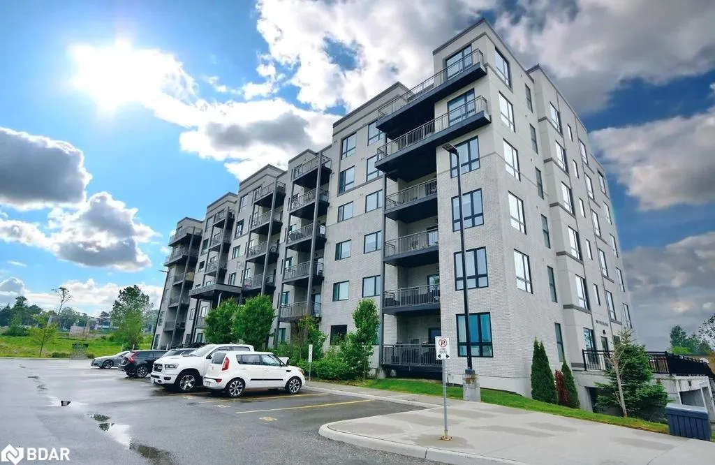 299 Cundles Road E, #208