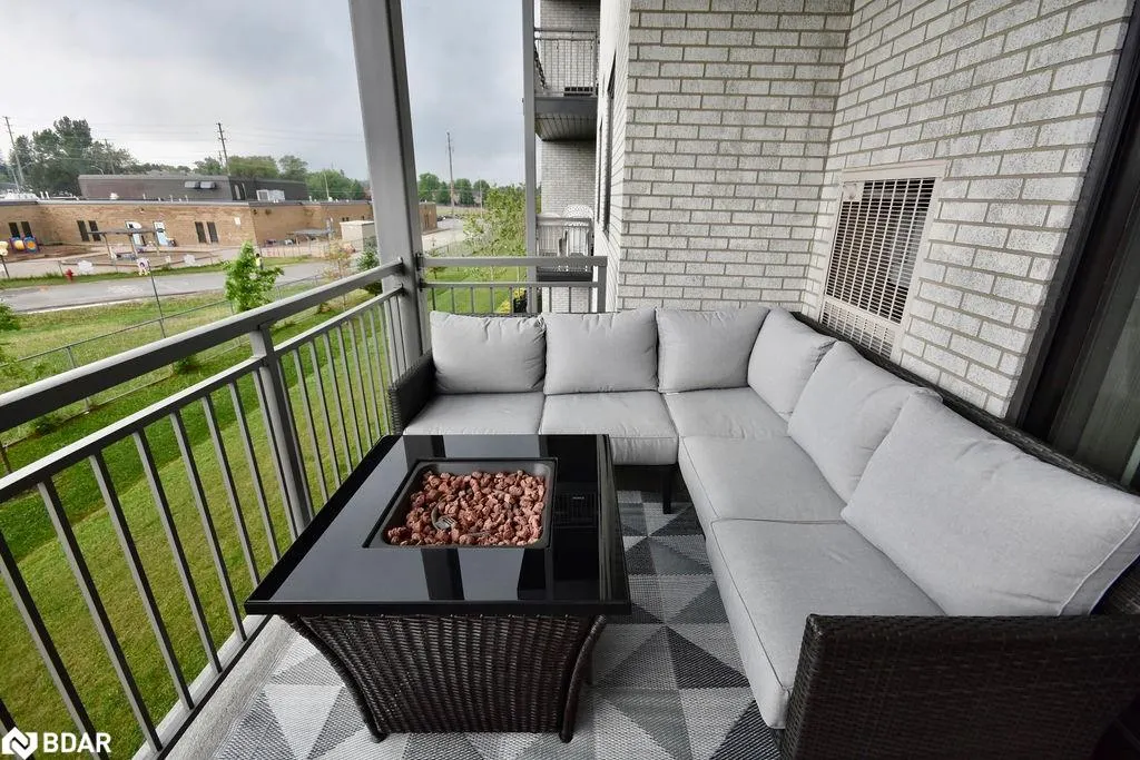 299 Cundles Road E, #208