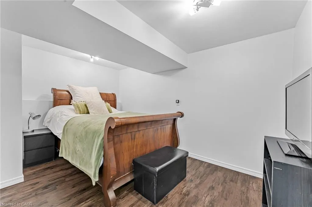 21 South Grimsby Road 5