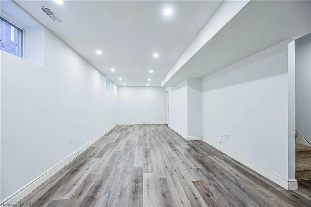 228 Highland Road W, #MAIN