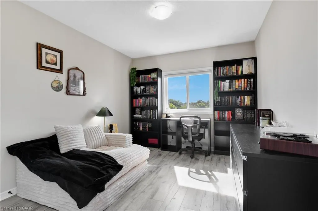 6 Upper Mercer Street, #H32